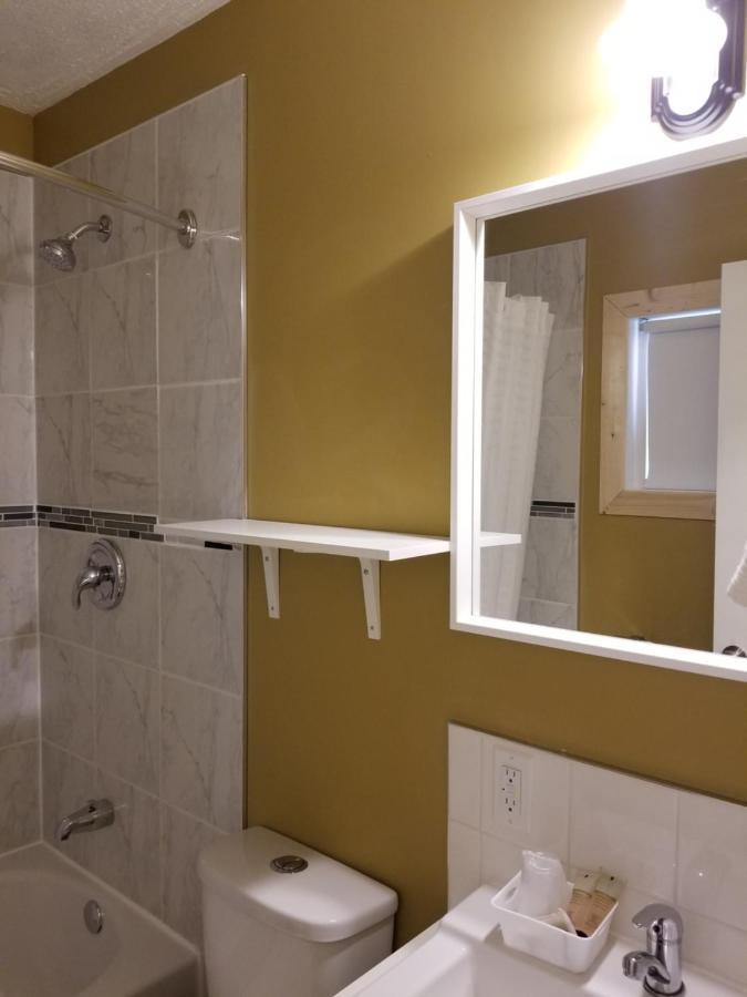 Sun Plaza Motel Sundre Екстериор снимка