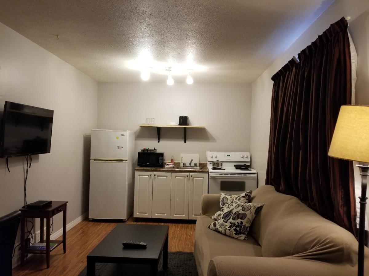 Sun Plaza Motel Sundre Екстериор снимка