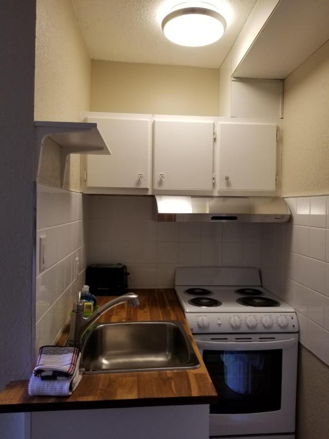 Sun Plaza Motel Sundre Екстериор снимка