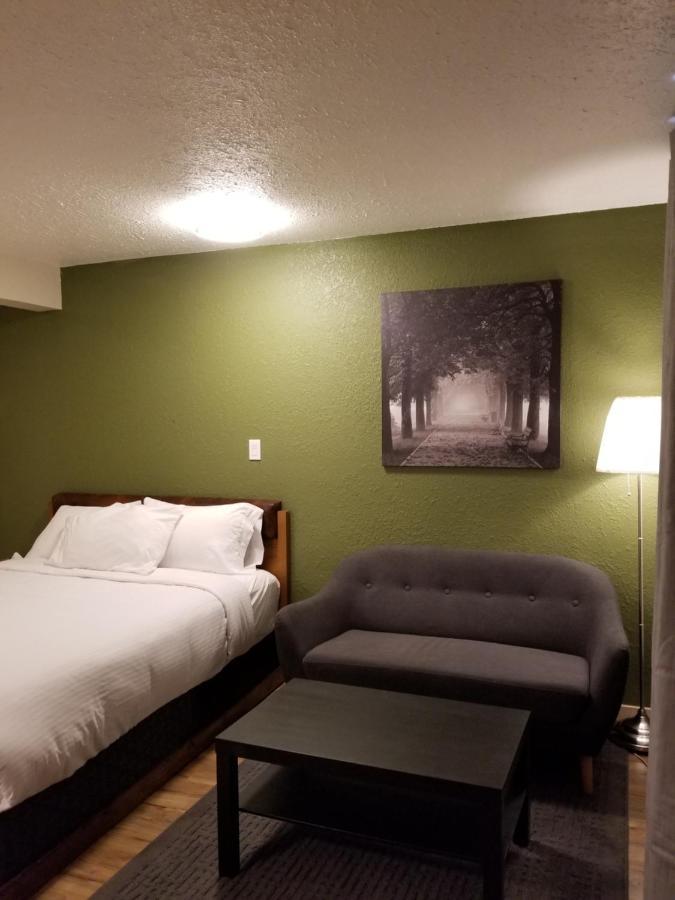 Sun Plaza Motel Sundre Екстериор снимка