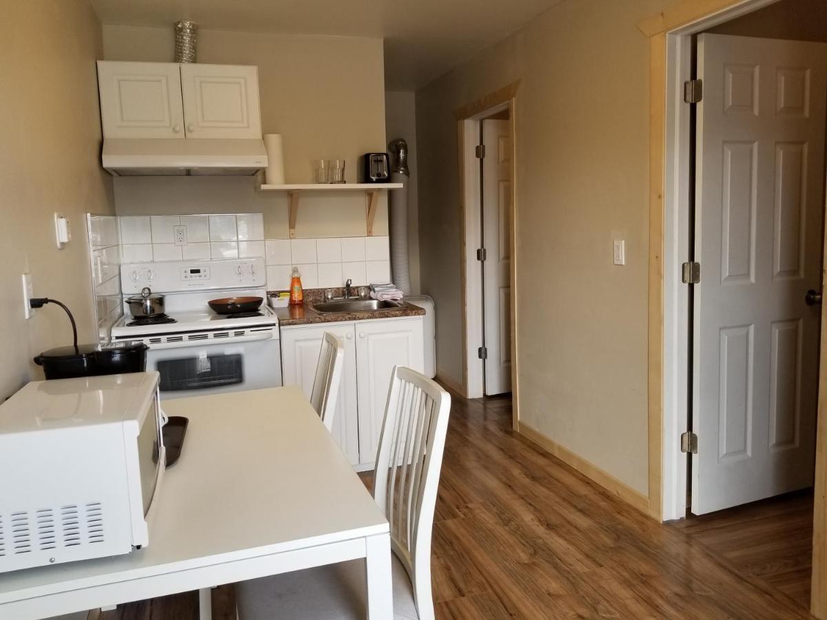 Sun Plaza Motel Sundre Екстериор снимка