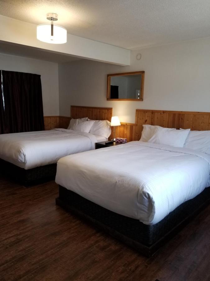 Sun Plaza Motel Sundre Екстериор снимка