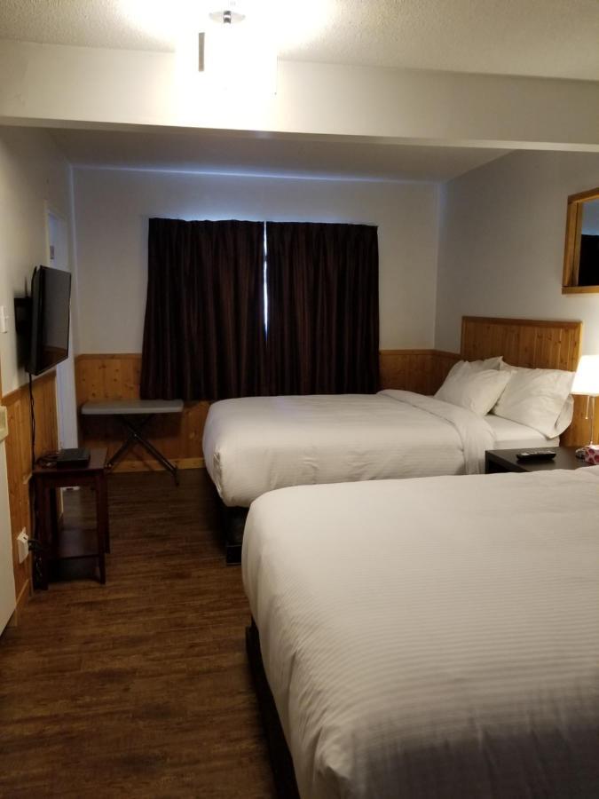 Sun Plaza Motel Sundre Екстериор снимка