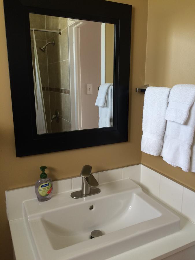 Sun Plaza Motel Sundre Екстериор снимка