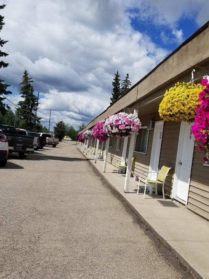 Sun Plaza Motel Sundre Екстериор снимка