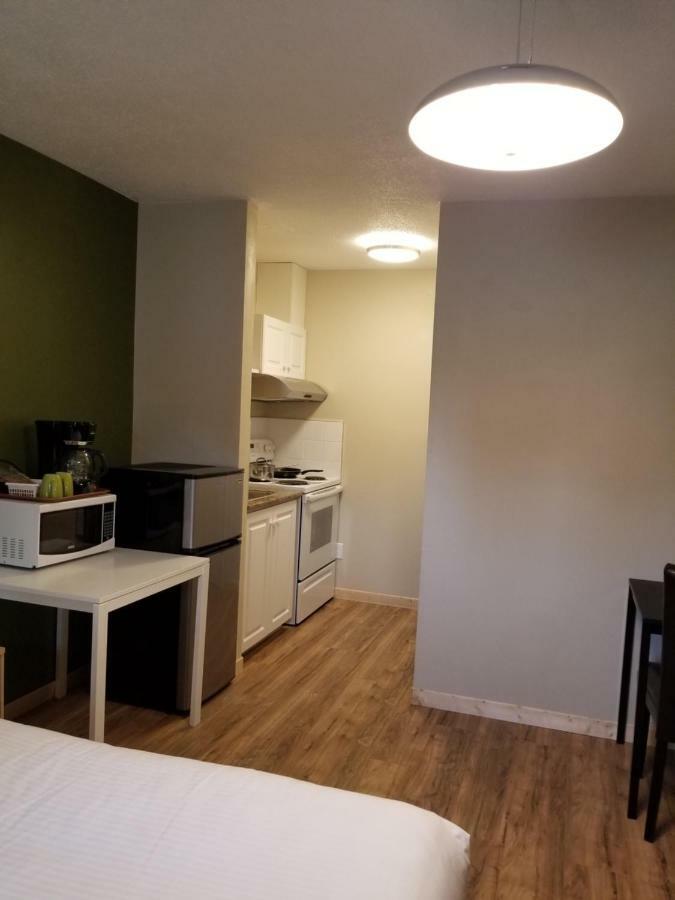 Sun Plaza Motel Sundre Екстериор снимка