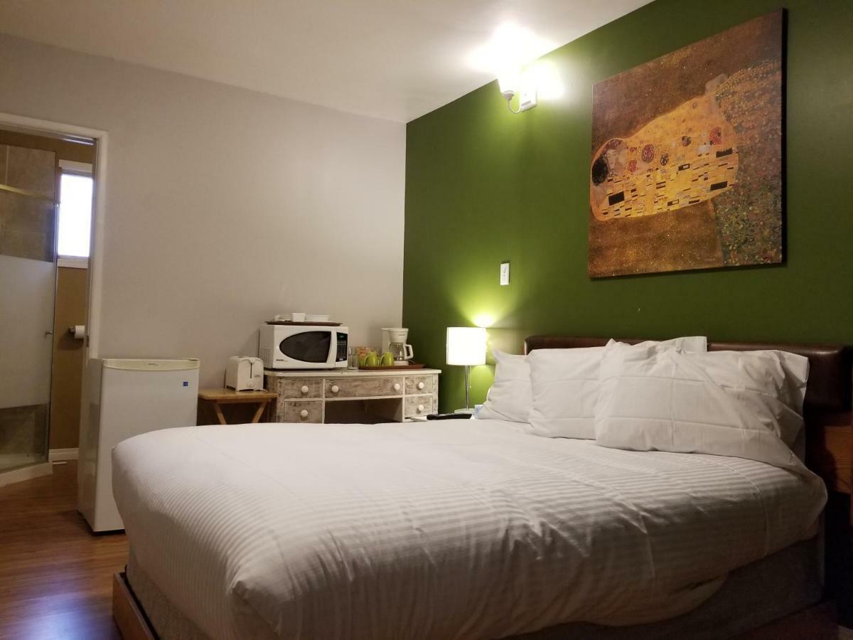 Sun Plaza Motel Sundre Екстериор снимка