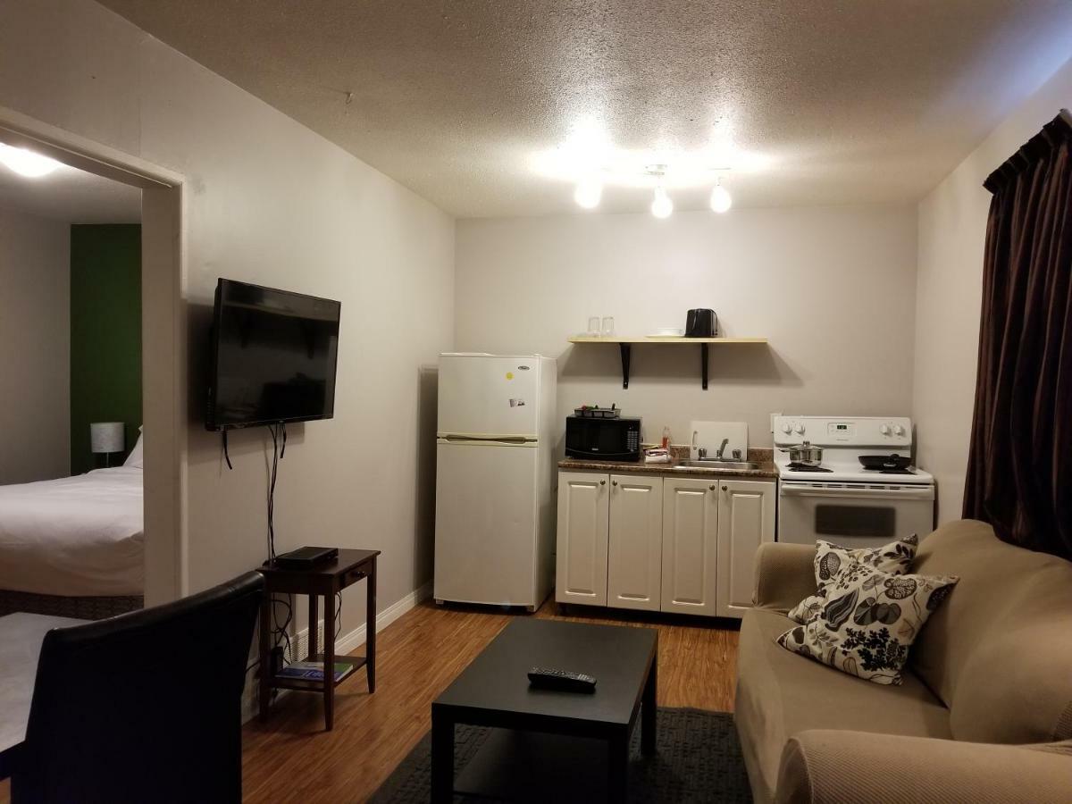 Sun Plaza Motel Sundre Екстериор снимка